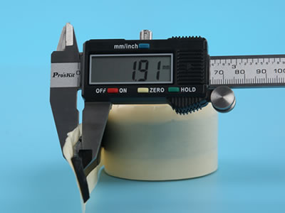 The thickness of fine double sided butyl tape is measured by the calipers, and the number is 1.91 mm.