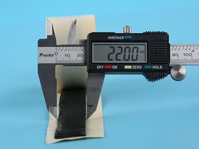 Use the calipers to measure the width of fine double sided butyl tape, and the number is 22.00 mm.